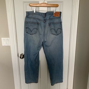 Men’s relaxed fit 550 medium wash jeans